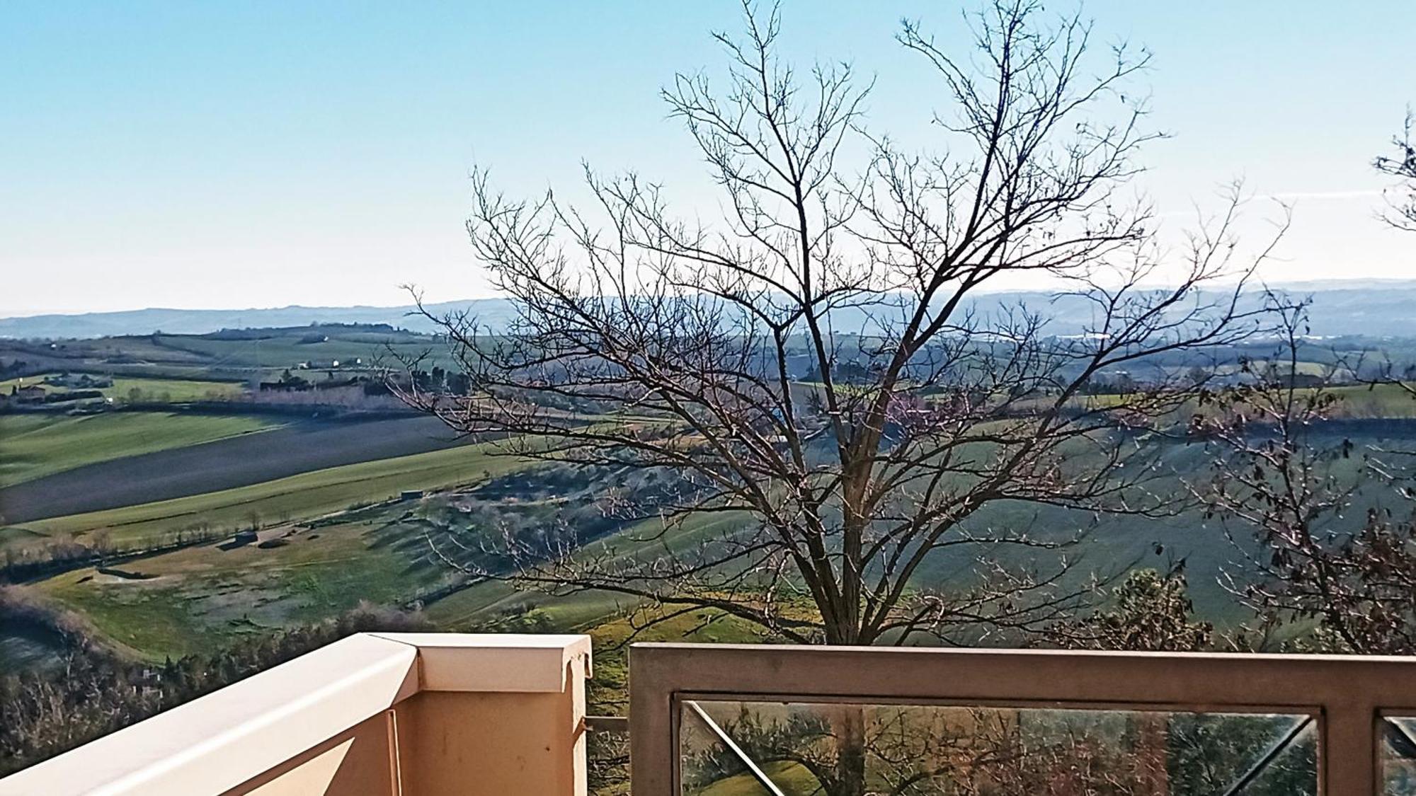 Appartamento Che Vista! Affittacamere Mombaroccio Exteriör bild